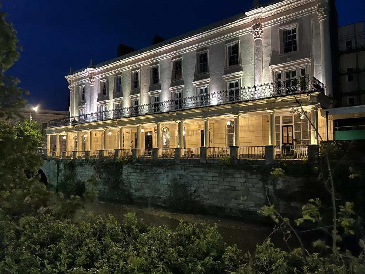 Victoria Colonnade Aparthotel Лемингтън Спа Екстериор снимка